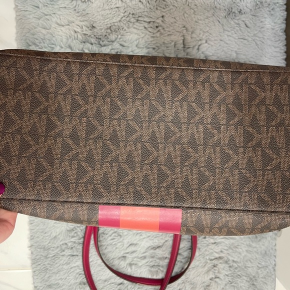 Large Michael Kors bags - Picture 12 of 16